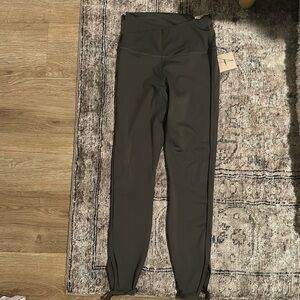 Nike Women's Yoga Cargo Khaki (Olive) 7/8 Leggings (DJ0801-325) Size S NWT